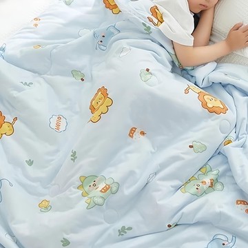 愛北鼻 秋冬幼兒園午睡被 1.4kg 150 x 120cm 藍獅恐龍 柔軟親膚 保暖舒適 可愛卡通圖案  藍色
