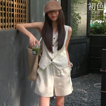初色 亞麻風簡約排釦馬甲背心上衣女上衣+素色肌理感休閒短褲套裝-杏色-13878(M-XL可選)