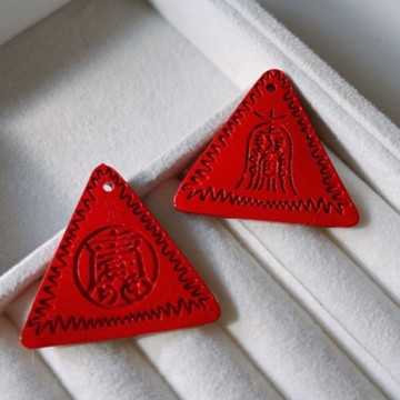 拾悦手作材料/31x32mm天然紅硃砂/水飛沙/太歲三角牌吊墜/含量達90%以上/DIY半成品/台灣現貨可快速出貨