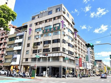 高雄市政府旁18米面寬黃金三角窗店面一樓+地下室｜高雄市苓雅區苓雅一路