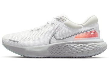 ZOOMX INVINCIBLE RUN FLYKNIT WHITE METALLIC SILVER