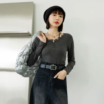 OB嚴選-假兩件蕾絲拚接半門襟合身長袖上衣《AB19944-》