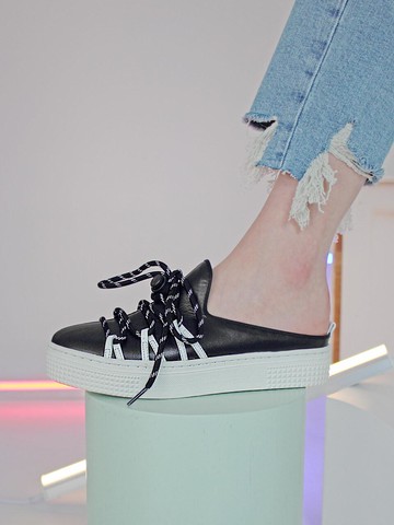 Axias-Mule White