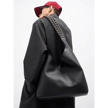 新款大秋冬口袋容量包包原創小眾設計師男士個性單肩帶斜挎包鏈條