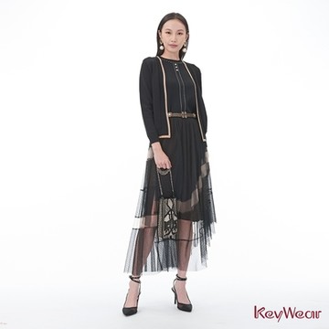 KeyWear奇威名品 燙鑽條紋設計無袖針織上衣-黑色