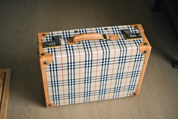 早期歐洲經典格紋手提箱