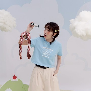 QUEENSHOP_S女裝 短袖 發泡印圖涼感短版上衣 兩色售  現+預 【01190324】