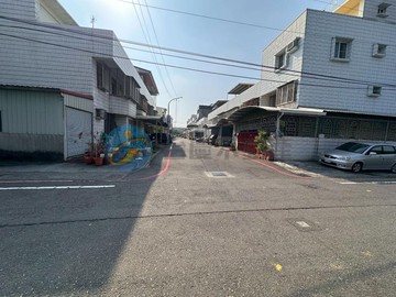 岡山高醫捷運站/大地坪美車墅｜高雄市岡山區和平路