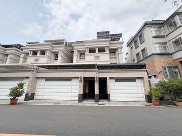 岡山大成街.輕屋齡五房電梯雙車別墅｜高雄市岡山區大成街