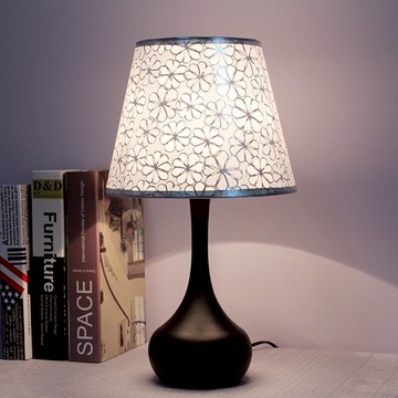 歐式臥室床頭燈現代簡約溫馨結婚房感應燈暖光喂奶可調光觸摸臺燈