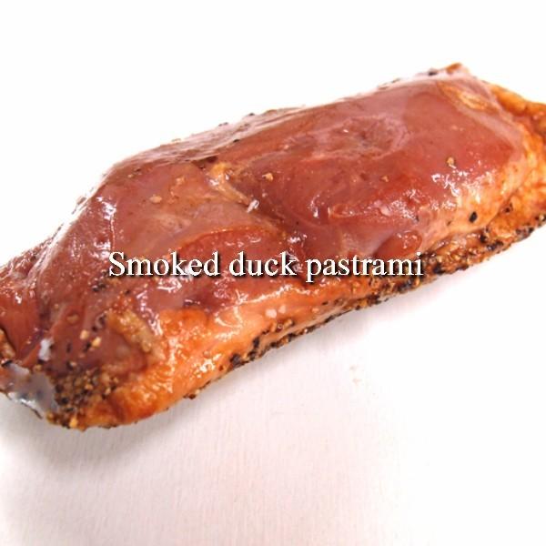 合鴨パストラミ1本200g Duck smoked pastrami 黒胡椒香る合鴨パストラミ。オードブル　パーティにいかがでしょうか♪　かも肉