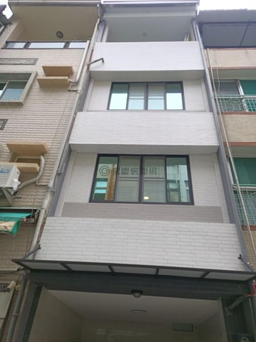 信義國小近消遙園翻新優質車庫透天｜高雄市新興區復橫一路