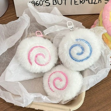 毛絨鱼餅鑰匙扣 掛件 軟萌少女心 學生書包 閨蜜禮物 配飾 卡通鑰匙扣 掛飾 鈴鐺掛件 學生書包掛飾 可愛掛件