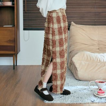 OB嚴選-日系拼色羽毛感格紋側開衩直筒長裙《CA3199-》