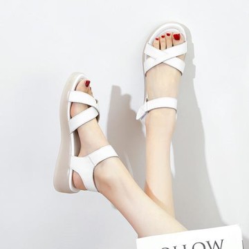 真皮涼鞋軟底女鞋新款沙灘鞋復古羅馬風網紅爆款舒適一字式扣爆款