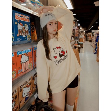 AIR SPACE PLUS 【Hello Kitty聯名】刺繡圖案內刷毛寬版大學TEE(白) 女裝 現貨 大尺碼