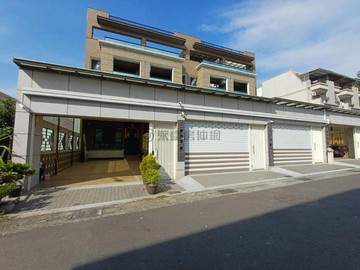 大坪頂邊間大面寬超美車墅(可停4車)｜高雄市小港區高坪二十七街