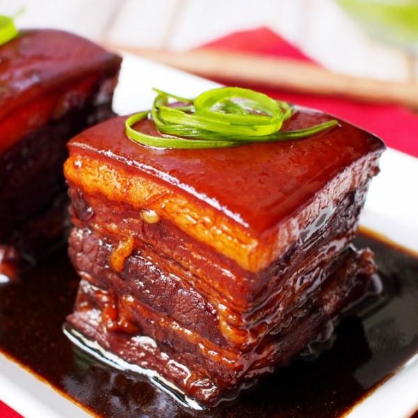 皮付豚バラ肉（三枚肉）ブロック約1kg　豚肉ばら1kg skin on pork belly