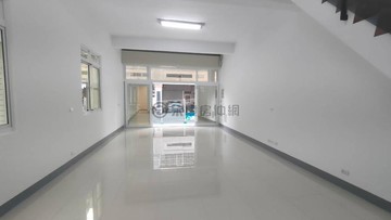 鳥松仁美國小旁三角窗大面寬店住｜高雄市鳥松區介壽路