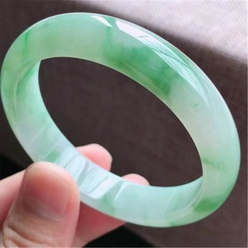 緬甸翡翠玉手鐲冰糯種飄花飄綠手鐲圓條玉石貴妃鐲滿綠鐲子少女款