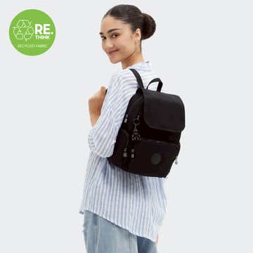 『猴子包』碳黑掀蓋拉鍊後背包-CITY ZIP S