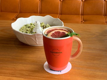 【SIEGWERK】德國櫸木不鏽鋼琺瑯馬克杯300ml_珊瑚紅