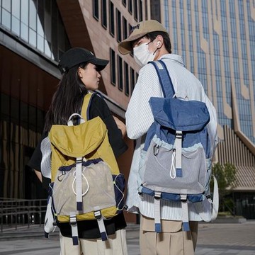 簡約拼色背包運動旅行大學生電腦書包2024新款輕便爬山旅游雙肩包