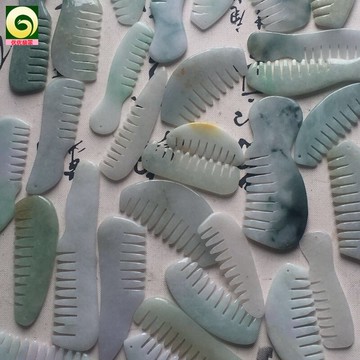 翡翠吊墜梳子緬甸A貨飄花梳子陽綠天然玉石梳子掛件毛衣鏈手把件