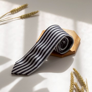 【黑禮帽】黑白粗直紋領帶-讓我給妳生活中的幽默與有趣的黑白粗直條紋領帶