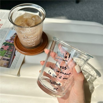 暖居·精選✨法式造型玻璃杯 玻璃杯 杯子 水杯 飲料杯 牛奶杯 酒杯 下午茶水杯 咖啡杯 ins玻璃杯 韓系水杯 字母杯