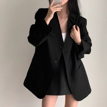 𝙃𝐞𝐲𝐦𝐚𝐧𝐲｜氣場不輸人🖤 時髦感排扣V領西裝外套（3色）西裝外套 V領西裝外套 韓系西裝外套 氣質外套 通勤外套