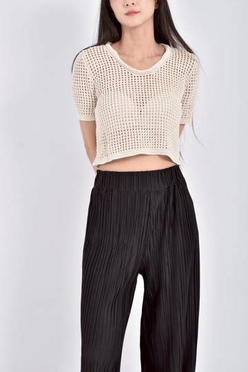 (S) 修身短版質感針織鏤空杏色短袖上衣