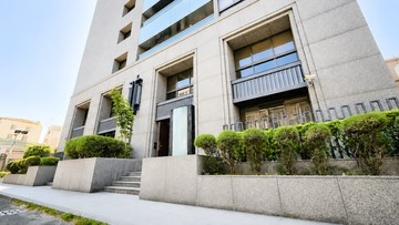 臨路角窗雙面大採光⭐平車⭐挑高6米花園店面｜高雄市苓雅區興中一路