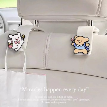 出遊小狗汽車座椅後背掛鈎 創意可愛車載椅背掛鈎 多功能吊鈎掛勾 卡通內飾掛鉤 汽車椅背掛鉤 精美功能裝飾 簡約風格掛鉤