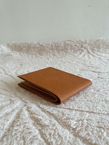 - 中性極簡段夾 /-*茶褐*2026新品*素食紙皮革