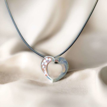 MODACore 摩達客 - 粉色簍空愛心皮繩項鍊 (F SIZE)