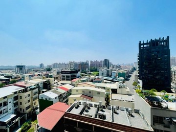 【荷韻】三房平移車位，高鐵特區，置產首選｜高雄市左營區華夏路