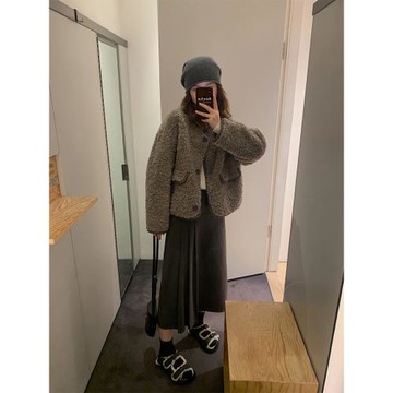 2025秋冬新款上衣高級感小香風羊羔毛小個子皮毛一體棒球短外套女