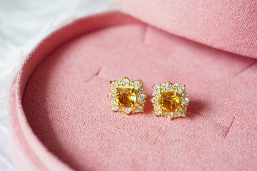 真正的黃水晶耳環，美麗的黃，真銀體，鍍金。