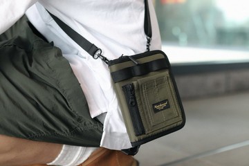 Essential 防水 護照包 多層收納 可頸掛 斜背 隨身小包 護照套