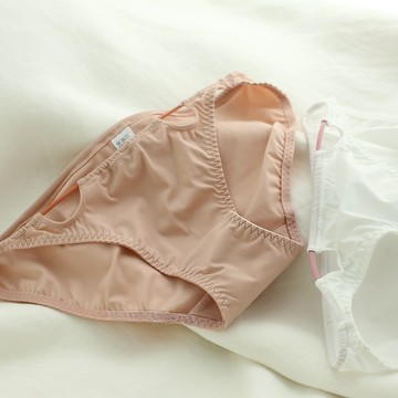 「MOJITO」神祕魅力‧簡約細帶純色棉質底檔內褲絲滑舒適透氣性感低腰三角褲(3色選) S-XL