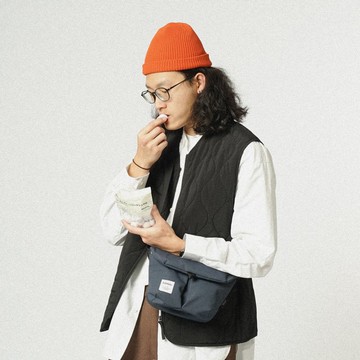 經典款式立體防潑水斜背包S號 MINI KASEN ECO (寶石藍)