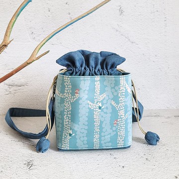 糖果束口包 防潑水水桶包 側背包-圓點森林 天青色 小紅帽大野狼