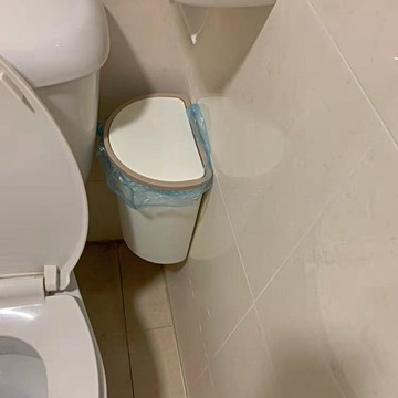 臺灣出🔥壁掛式垃圾桶衛生間廁所垃圾桶掛牆免打孔按壓式夾縫垃圾桶家用