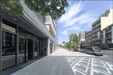 五福國中#崑庭敦品#全新未住之大三房平車｜高雄市新興區八德一路