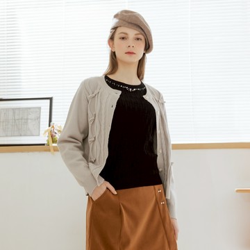 【CUMAR】麻花波紋蝴蝶結開釦針織外套 粉 杏 灰(魅力商品)