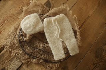 設置新生兒內褲和針織羊駝毛嬰兒帽、新生兒照片道具套裝