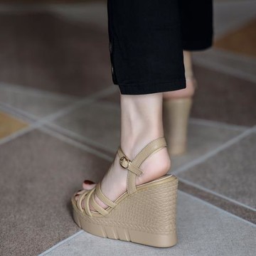 熊大叔手工女鞋10.5厘米高跟2025坡跟涼鞋厚底防水臺松糕真皮杏色