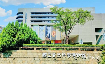 ㄚ菱專簽科博館紫氣東來臨路挑高店面｜台中市北區篤行路