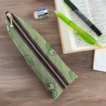 【兔子 青蘋果】榻榻米布邊 金字塔型 筆袋 蘋果  આઝુમીનો 信州 綠色 青蘋果
